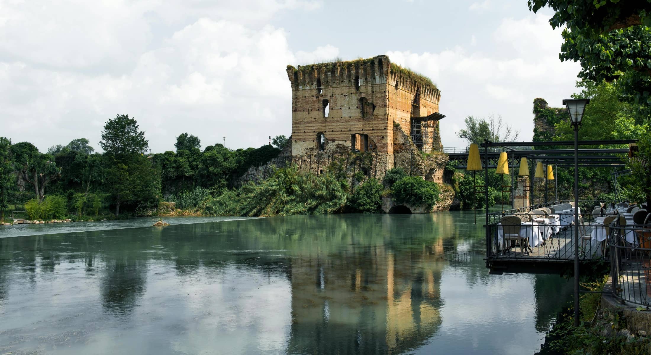 Veduta del Ponte Visconteo a Borghetto sul Mincio, Valeggio sul Mincio, Verona